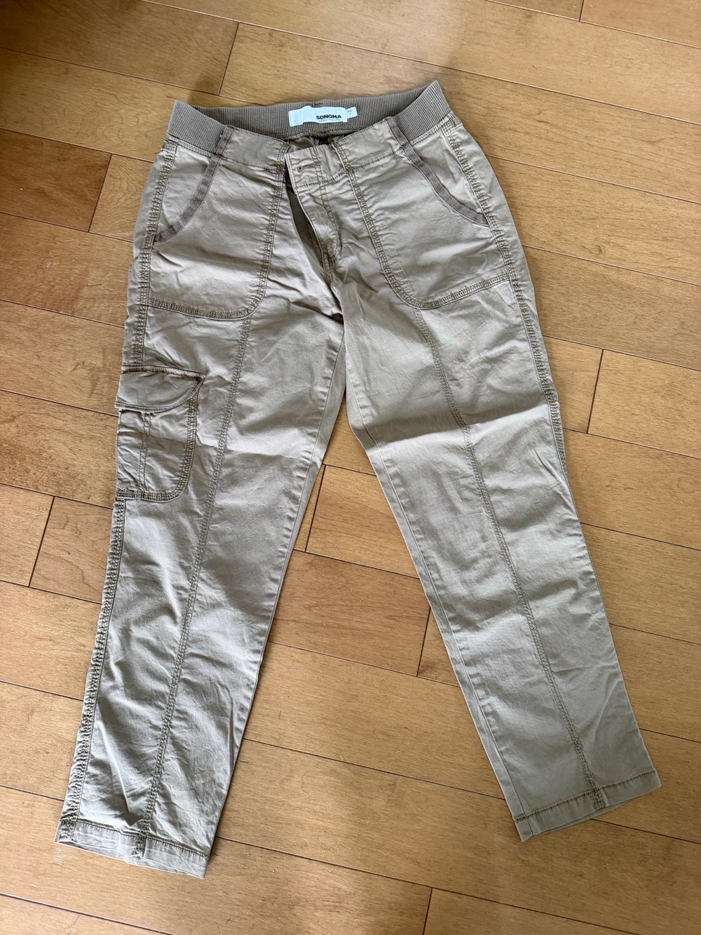 tan women’s Casual Cargo Pant capri